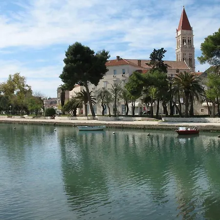 Eliva Διαμέρισμα Τρογκίρ
